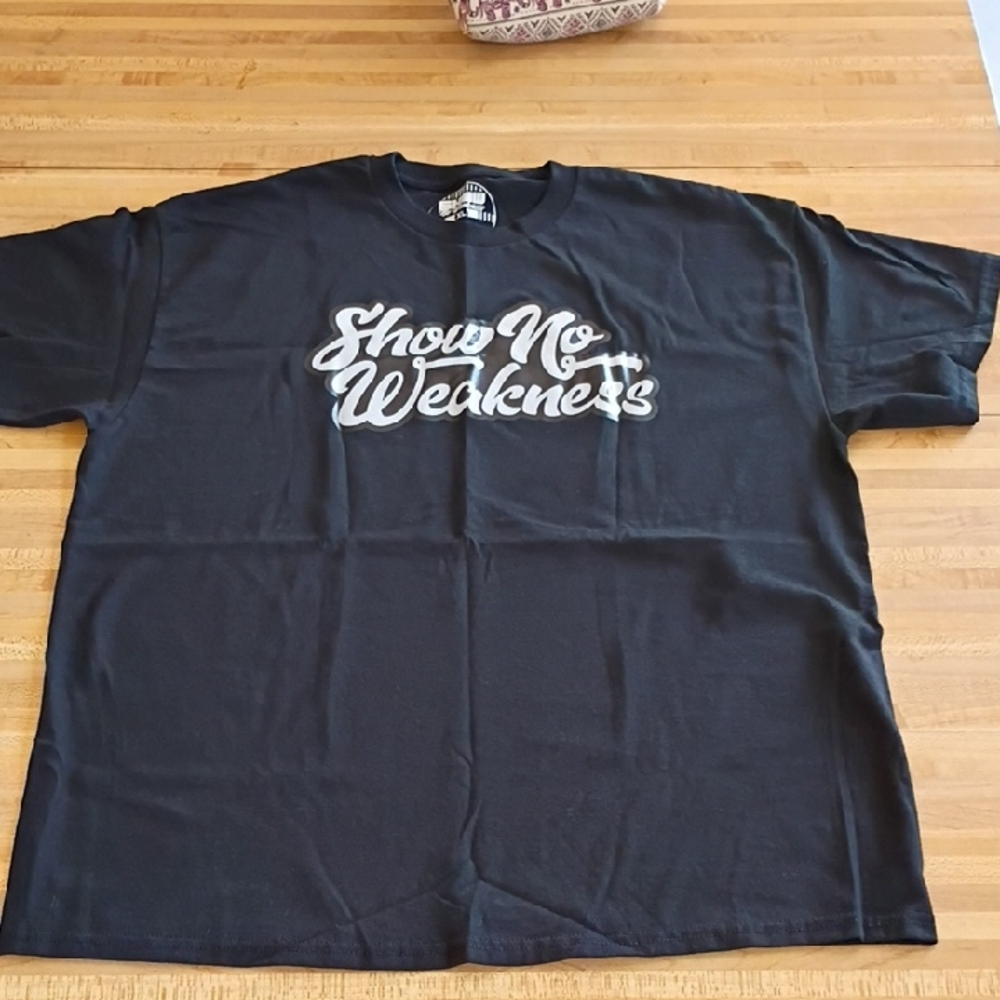 Show No Weakness Men's Black Graphic Tee Size XL  NWOT